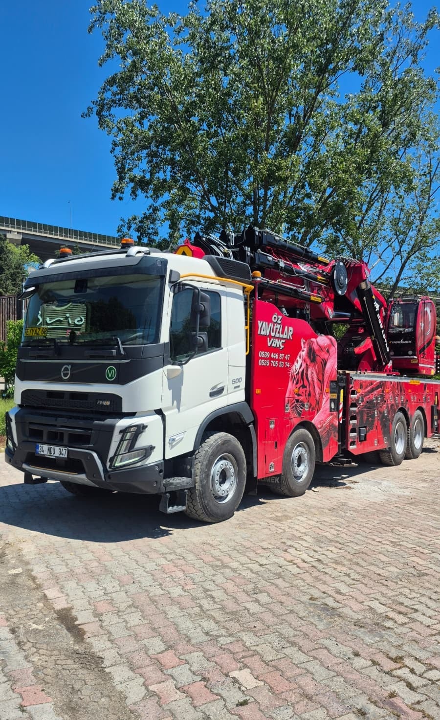 Öz Yavuzlar Vinç mobil vinç aracı - İstanbul şantiye önünde