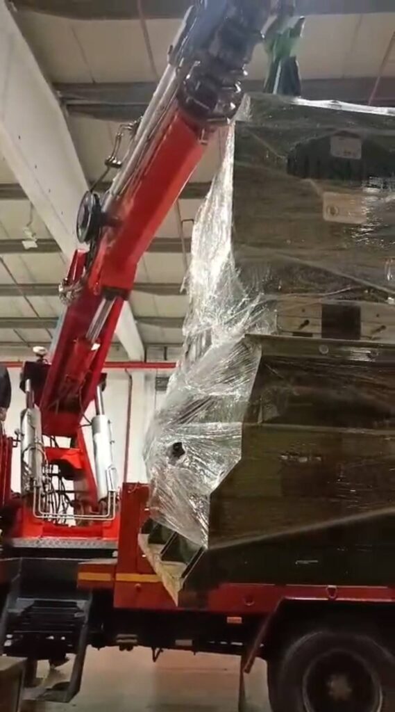 Hadımköy antrepoda vinçle makine taşıma - İstanbul, Öz Yavuzlar Vinç