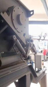 Bayrampaşa'da plastik kırma makinesi yükleme - İstanbul, Öz Yavuzlar Vinç