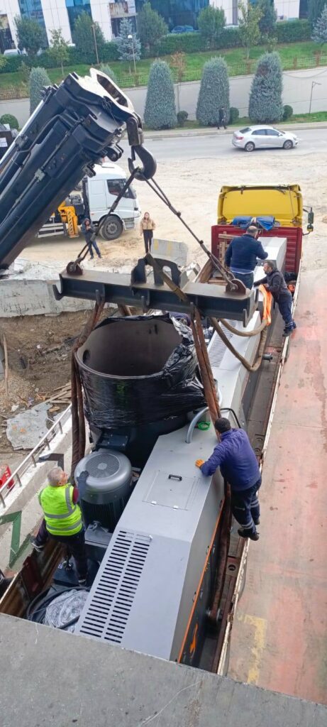 Avcılar'da granür makinesi ortak kaldırma operasyonu - İstanbul, Öz Yavuzlar Vinç