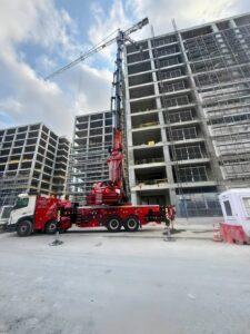 Bahçelievler Kuyumcukent'te dış cephe paneli yükleme - İstanbul, Öz Yavuzlar Vinç