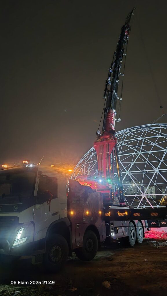 Beşiktaş'ta çelik konstrüksiyon kubbe montajı - İstanbul, Öz Yavuzlar Vinç