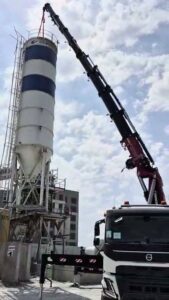 Beylikdüzü'nde beton santrali ekipmanı yükleme - İstanbul, Öz Yavuzlar Vinç
