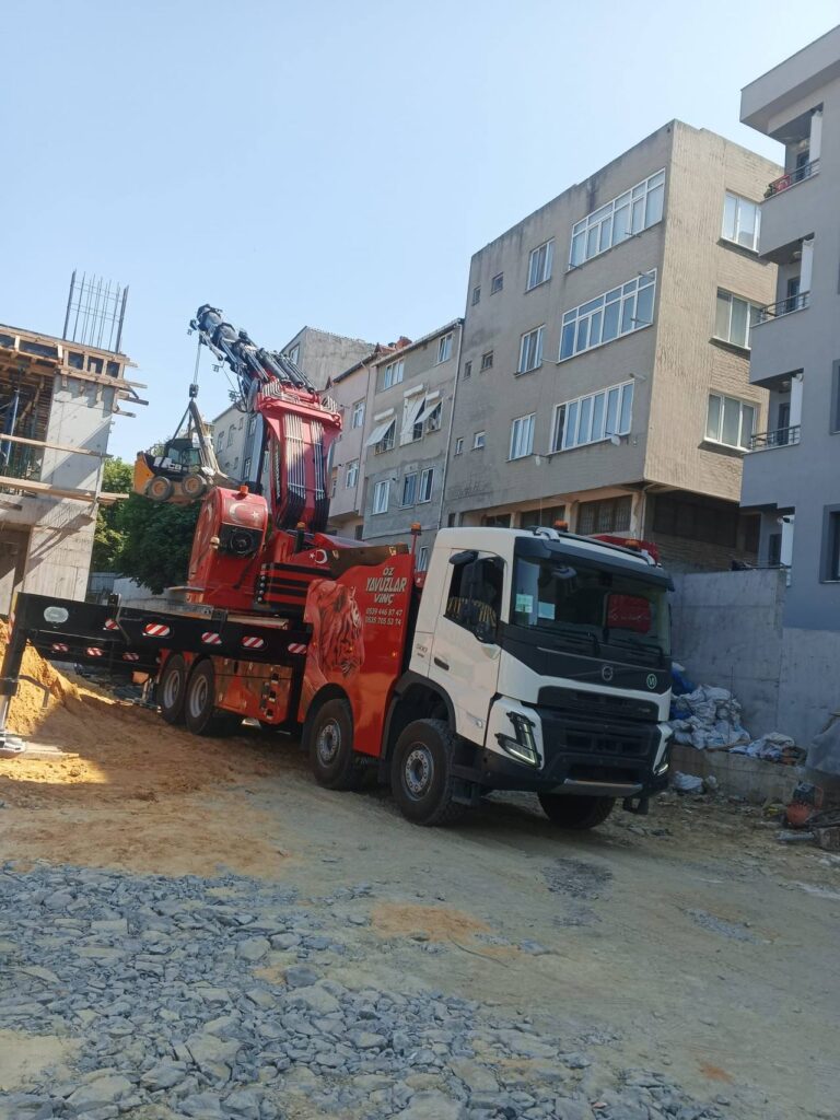 Esenler okul şantiyesinde vinç ile ekipman teslimatı - İstanbul, Öz Yavuzlar Vinç