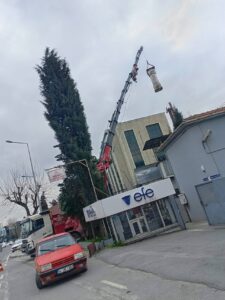 Gaziosmanpaşa'da fabrika bacası montaj çalışması - İstanbul, Öz Yavuzlar Vinç